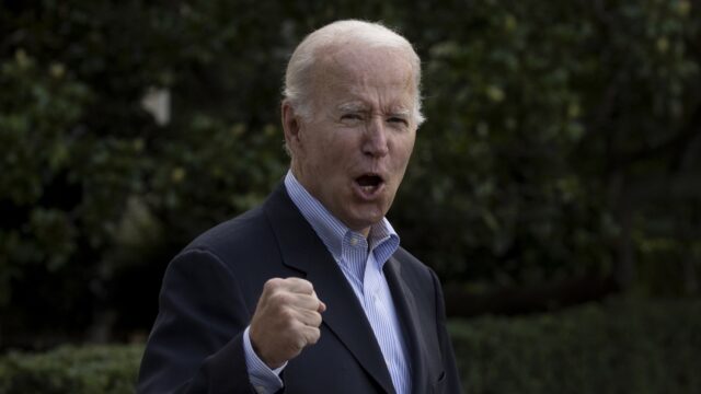 Enorm investeringsplan Biden haalt met één stem meerderheid Amerikaanse Senaat