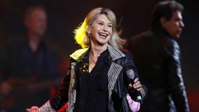 Wat weet je van Olivia Newton-John, de hittegolf en de inval bij Trump? Speel de nieuwsquiz!