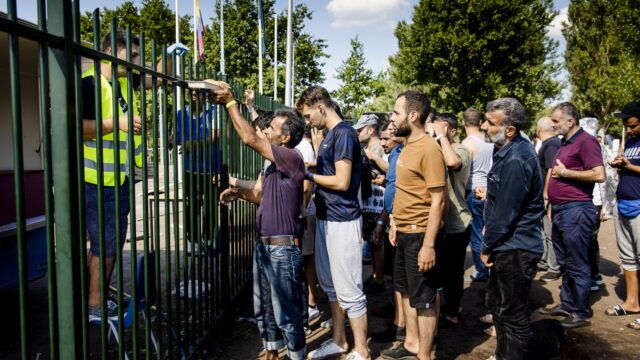 Artsen zonder Grenzen verleent zorg in Ter Apel: 'Nooit gedacht in Nederland nodig te zijn'