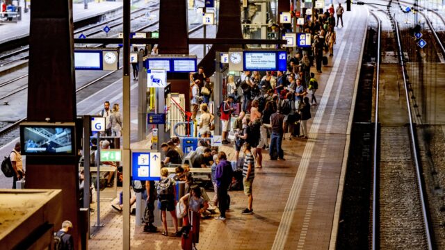 Wat weet je van Ter Apel, het stikstofdebat en de NS? Speel de nieuwsquiz