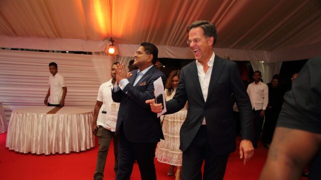 Rutte werkt aan band met Suriname. Heeft dat zin zolang er staatsgeheimen bestaan?