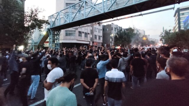 Burgerlijke ongehoorzaamheid groeit in Iran: 'Het regime kan dit moeilijk aanpakken'