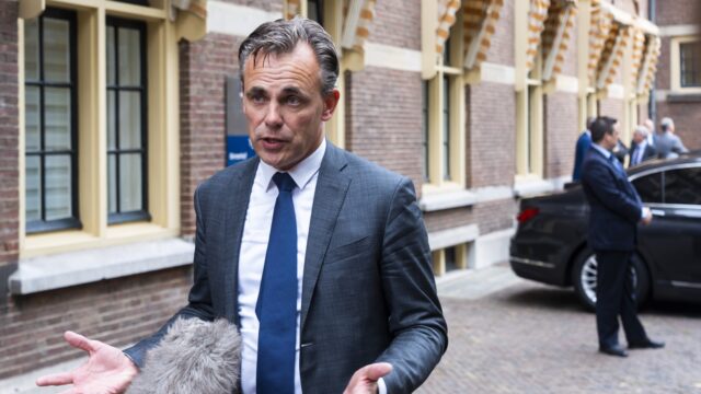 Overheid geeft duidelijk signaal aan Schiphol: 'Op termijn krimp naar 440.000 vluchten'