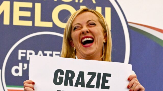 Il blocco di destra ottiene la maggioranza in parlamento italiano Il blocco di destra ottiene la maggioranza in parlamento italiano
