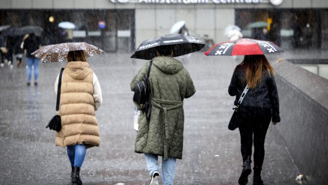 Alledaagse Vragen – Kun je een regenbui laten stoppen?