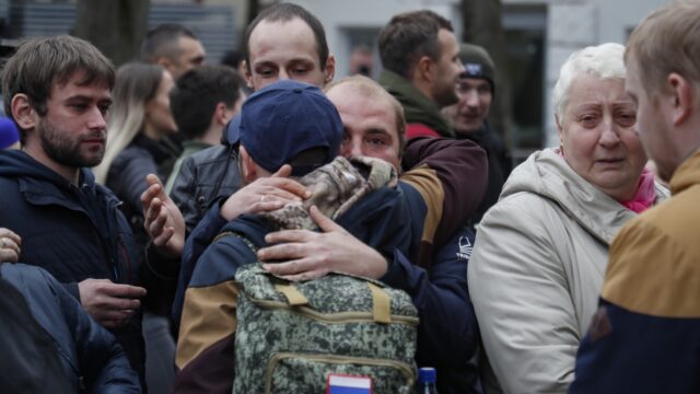 Veel Russen blijven ook in Rusland: 'Niet iedereen kan het zich permitteren'