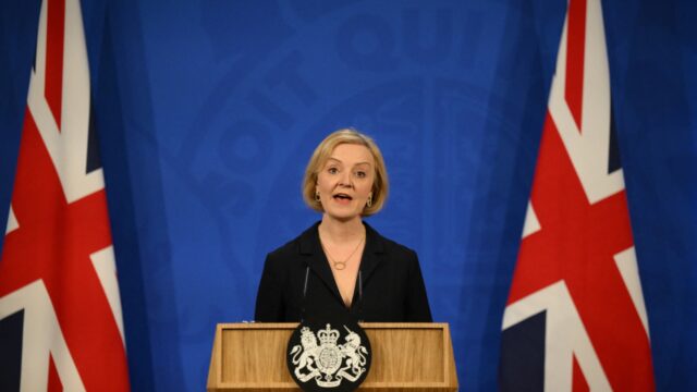 Wat weet je van Liz Truss, kamikaze-drones en Nederlandse volkszangers? Speel de nieuwsquiz