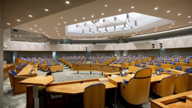 Stand.nl: 'Het is hoog tijd voor de invoering van een kiesdrempel'