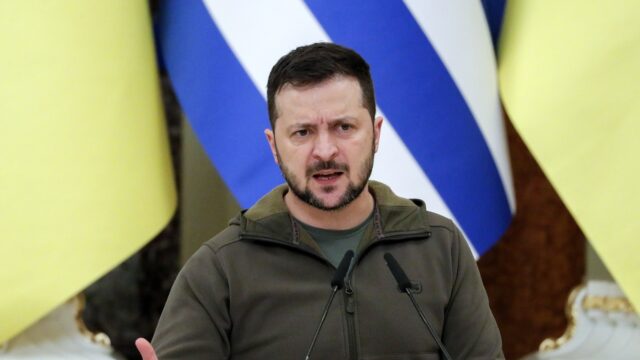Zelensky 'laat het strijdtoneel even onbeheerd achter' en gaat naar de VS