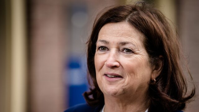 Minister Langdurige Zorg wil meer eigen verantwoordelijkheid: 'Bedenk hoe je voor je ouders gaat zorgen'