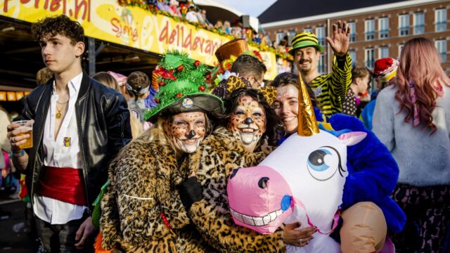 Is carnaval de redding van het dialect?