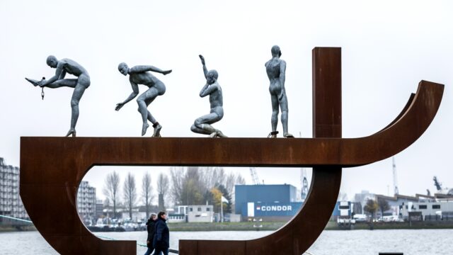 Eerherstel voor verzetshelden? 'Moeten voorzichtig zijn met het invullen van verhalen'