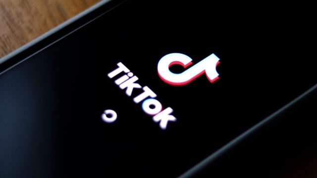 Sociale media als TikTok moeten in Frankrijk strenger controleren op leeftijd