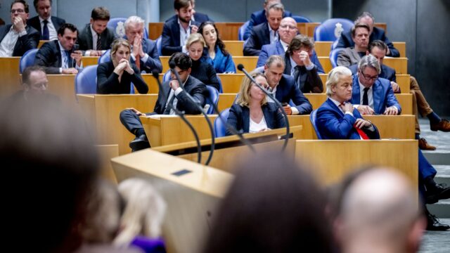'Politici zijn zakkenvullers.' Historicus onderzoekt of dit sentiment klopt