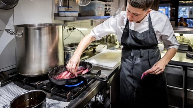 'Hoe chiquer het restaurant, hoe minder woorden op de menukaart'
