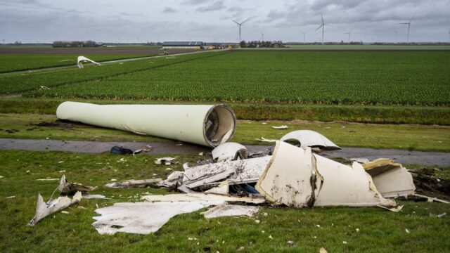 Deel van windmolen afgebroken bij Zeewolde, hoe kan zoiets gebeuren?