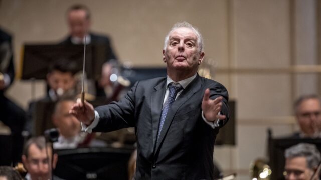 Dirigent Daniel Barenboim stopt bij Berlijnse Staatsopera: 'Zijn gezondheid speelt hem parten'