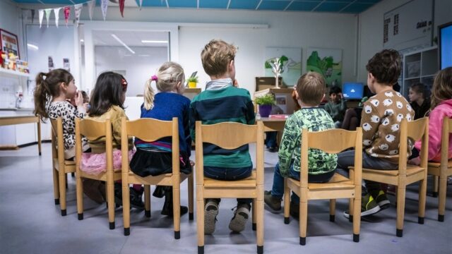 Stand.nl: 'Kinderen horen les te krijgen op school'