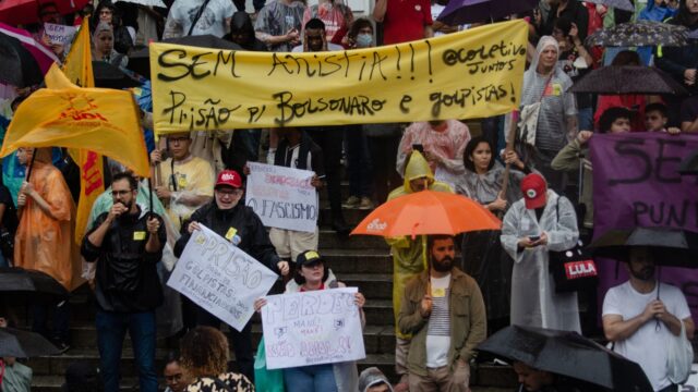 Brazilianen demonstreren tegen bestorming: 'Ging ook voor veel Bolsonaro-aanhangers te ver'