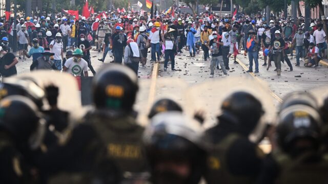 Motie tot afzetting tegen Peruaanse president Boluarte ingediend na aanhoudende protesten