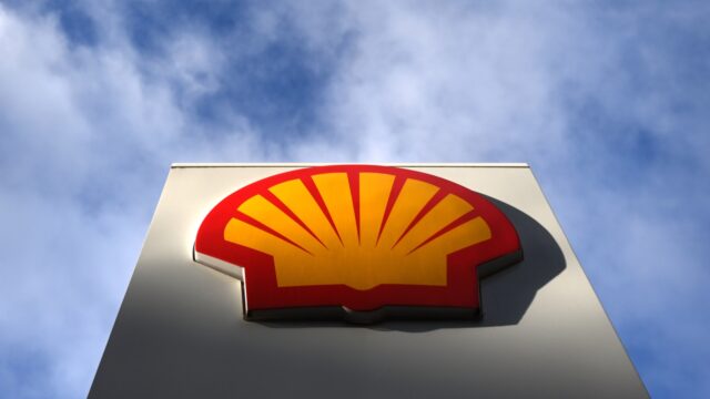 Shell verdubbelt winst: 'Aandeelhouders moeten nú ingrijpen'
