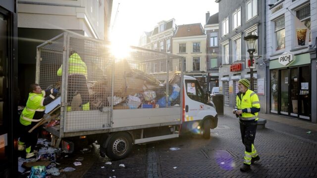 Stand.nl: 'Gemeenteambtenaren verdienen meer'