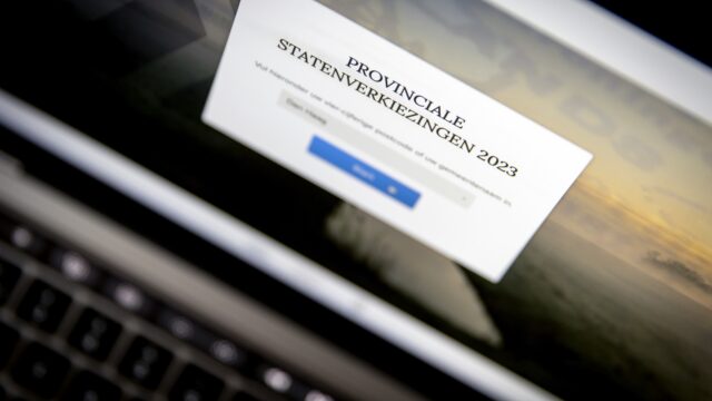 Baseer jij je stem op de Stemwijzer of Kieskompas? 'Niet doen, ze zitten vol spin'