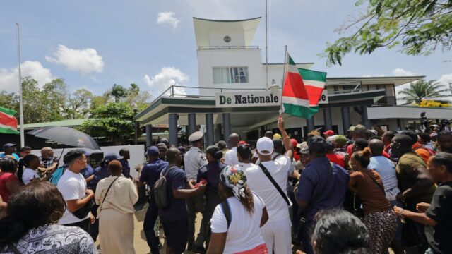 Hoe kon een anti-regeringsprotest in Suriname zo uit de hand lopen?