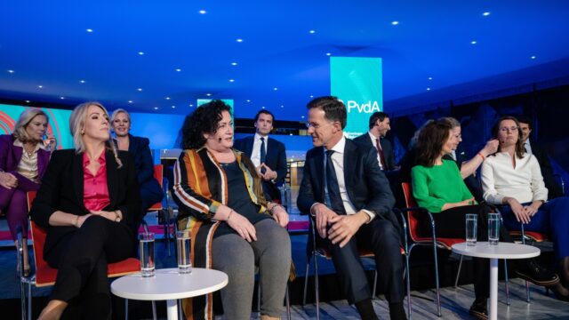 Slotdebat soms fel, terwijl boeren buiten protesteren