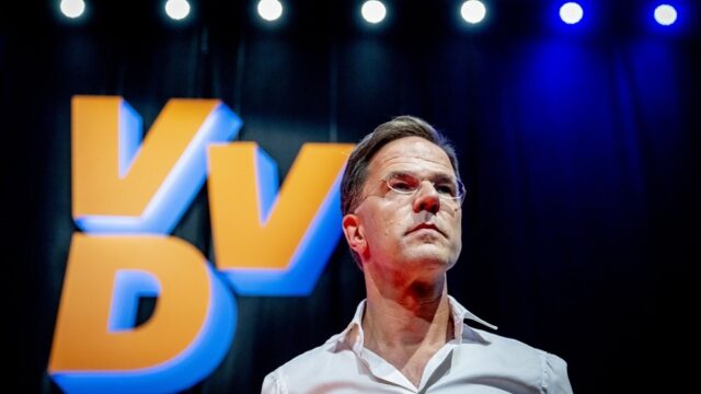 Stand.nl: 'Rutte houdt zijn eigen VVD aan het lijntje in het asieldebat'