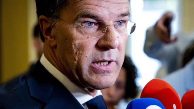 Rutte stopt als partijleider VVD en kondigt vertrek aan uit politiek