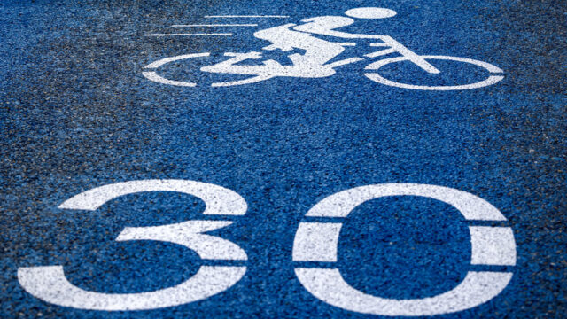 Stand.nl: 'Er moet een maximum snelheid op het fietspad komen'