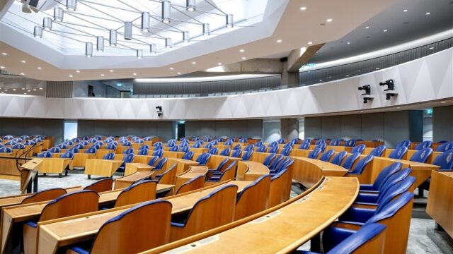 Stand.nl: 'Politici moeten zich meer met burgers bezighouden'