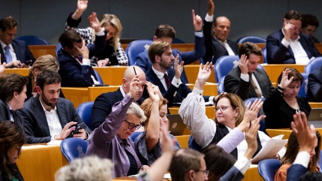 Stand.nl: 'Haagse politici moeten stoppen olie op het vuur te gooien'