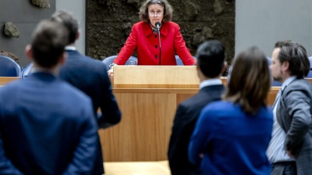 Stand.nl: 'Marjolein Faber is onhoudbaar als minister'