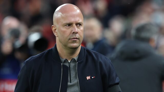 Arne Slot na tegenvallend seizoen ontslagen bij Liverpool: 'Niet des Liverpool'