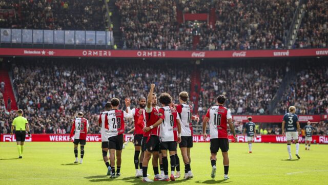 PSV en Ajax morsen punten, Feyenoord wint wederom overtuigend: 'Een genot om naar te kijken'