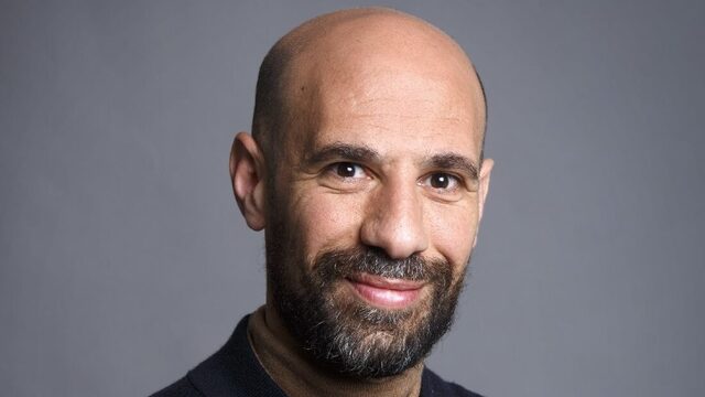 Abdelkader Benali toont ons Marokkaanse moderne kunst: 'Dat verdient het Nederlandse publiek'