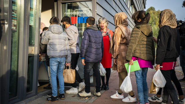 116 Afghaanse kinderen naar nieuwe, tijdelijke basisschool: 'Vanaf dag één spreken we Nederlands'