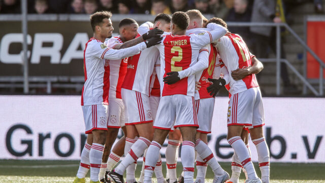 Ajax wint met ruime cijfers van Cambuur