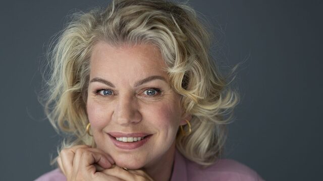 Nieuwste boek Annejet van der Zijl toont zwarte bladzijde mensheid, maar ook hoop