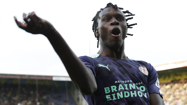 PSV in ieder geval tijdelijk koploper na zege op Fortuna