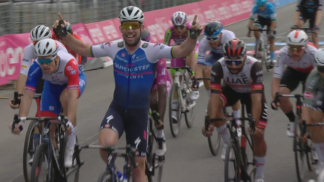 Cavendish winnaar massasprint, Van der Poel brengt roze trui naar Italië