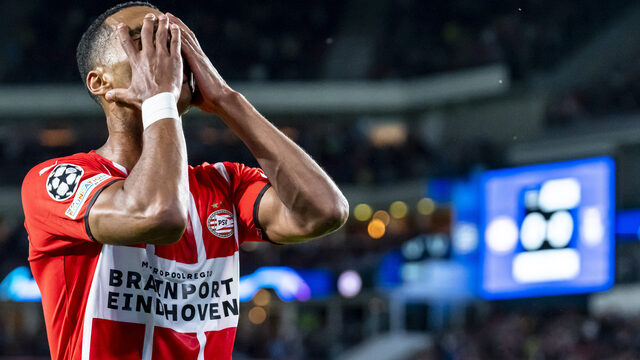 Vroege rode kaart Benfica helpt niet; PSV grijpt naast Champions League
