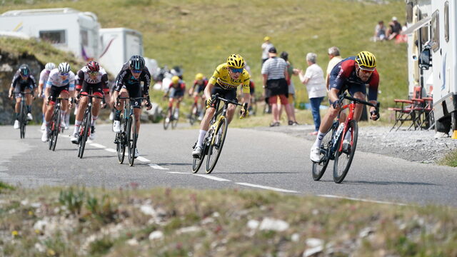 Herbeleef de Tour van 2022: Nederlandse sprintsucces, 'keizer' Van Aert en Vingegaard vs. Pogacar