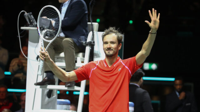 Medvedev is op tijd bij de les en wint vijftigste editie van ABN Amro Open