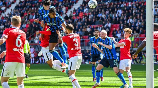 Late gelijkmaker brengt Ajax stapje dichter bij landstitel
