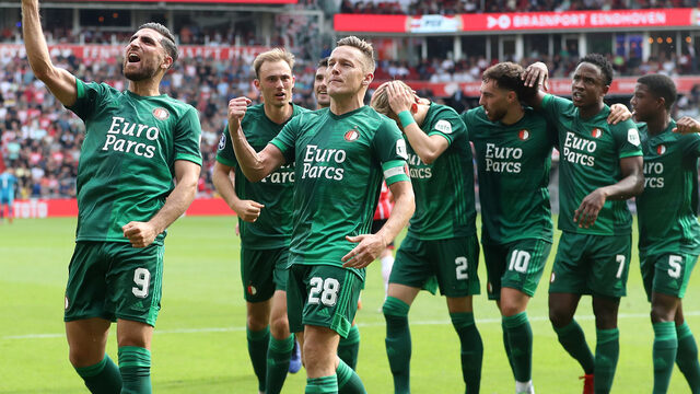 Feyenoord dodelijk effectief tegen PSV (0-4), wisselbeleid Schmidt opnieuw ter discussie
