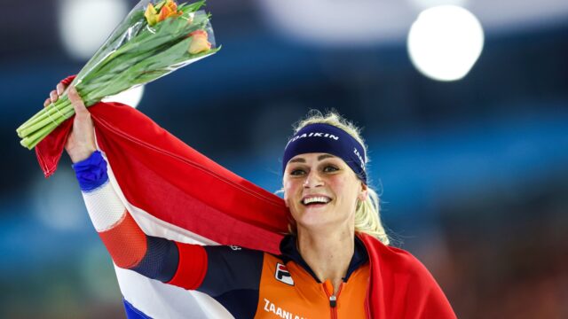 Irene Schouten prolongeert wereldtitel met derde tijd ooit