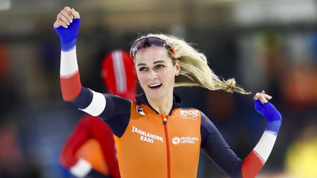 Irene Schouten neemt revanche met baanrecord, Kjeld Nuis terug op het podium
